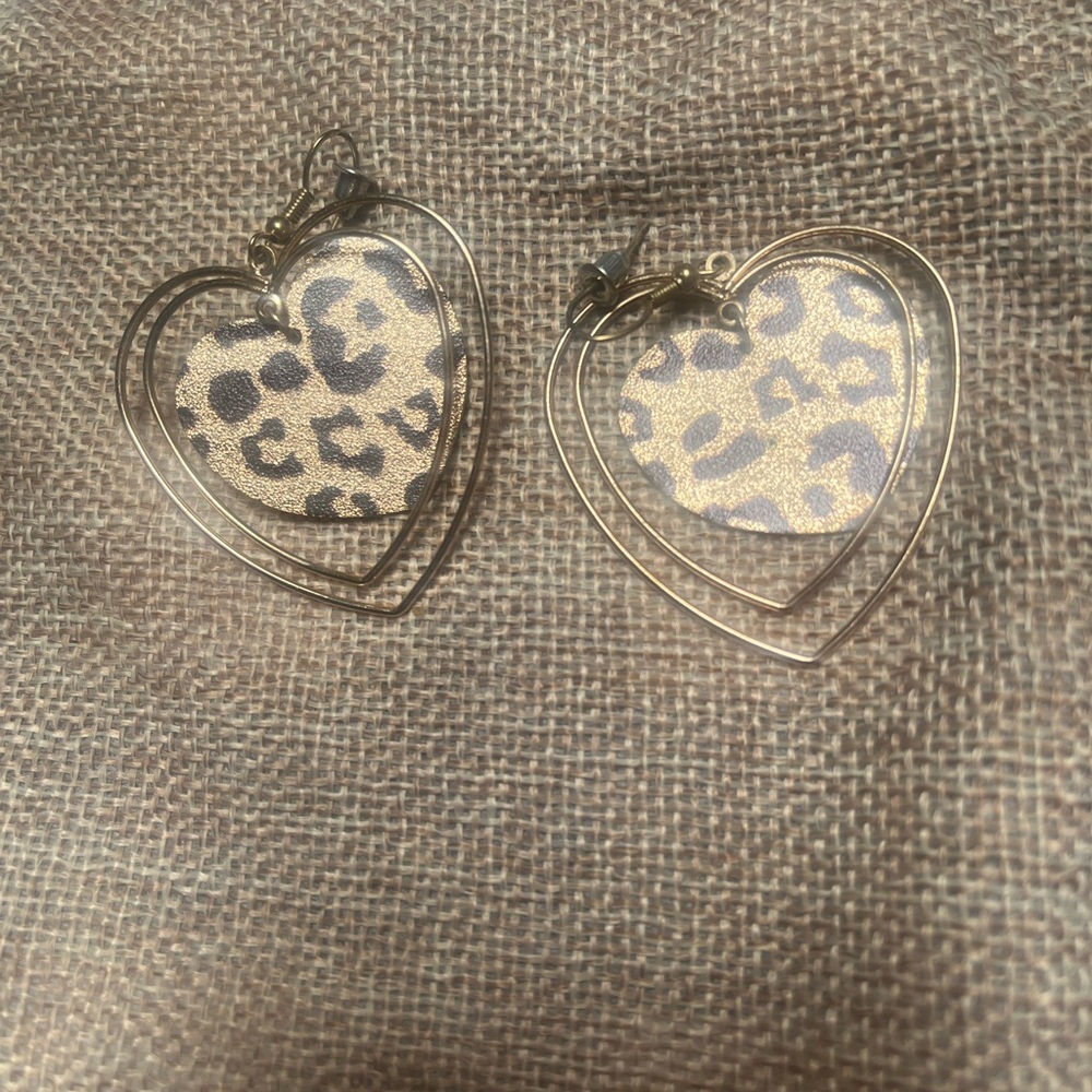 ✨Leopard Print Heart Earrings✨